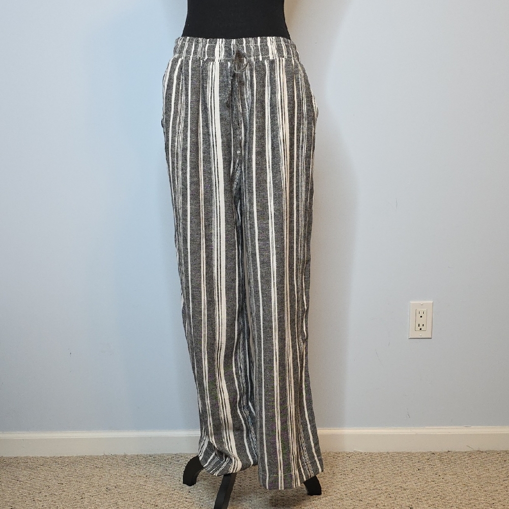 Briggs New York Charcoal and White Striped Wide Leg Pants